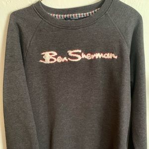 Gray crew neck sweatshirt